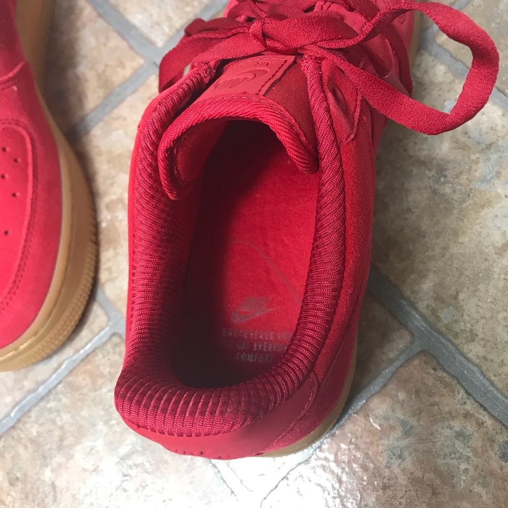 NWT Nike Air Force 1’07 SE Suede Speed Red WMNS - Picture 7 of 8